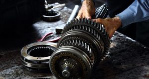 Quels sont les signes indiquant des problèmes de transmission de la voiture? Transmission voiture
