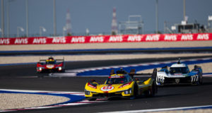 Émotions intenses à 1812 km du Qatar : Porsche domine, Peugeot trébuche ! La course au Qatar
