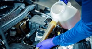 Comment vérifier et entretenir le niveau d’huile moteur de la voiture? De l'huile moteur