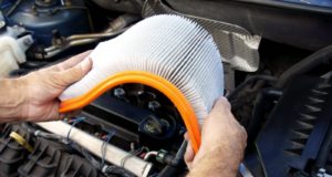 Comment vérifier et remplacer les filtres à air et à carburant? Filtre à air voiture