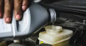 À quoi sert le liquide de frein dans votre voiture? Rôle du liquide de frein