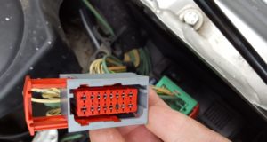 Comment nettoyer les connecteurs électriques de ma voiture?
