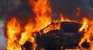 L’explosion de sa voiture électrique provoque l’incendie complet de sa maison Explosion de voiture électrique