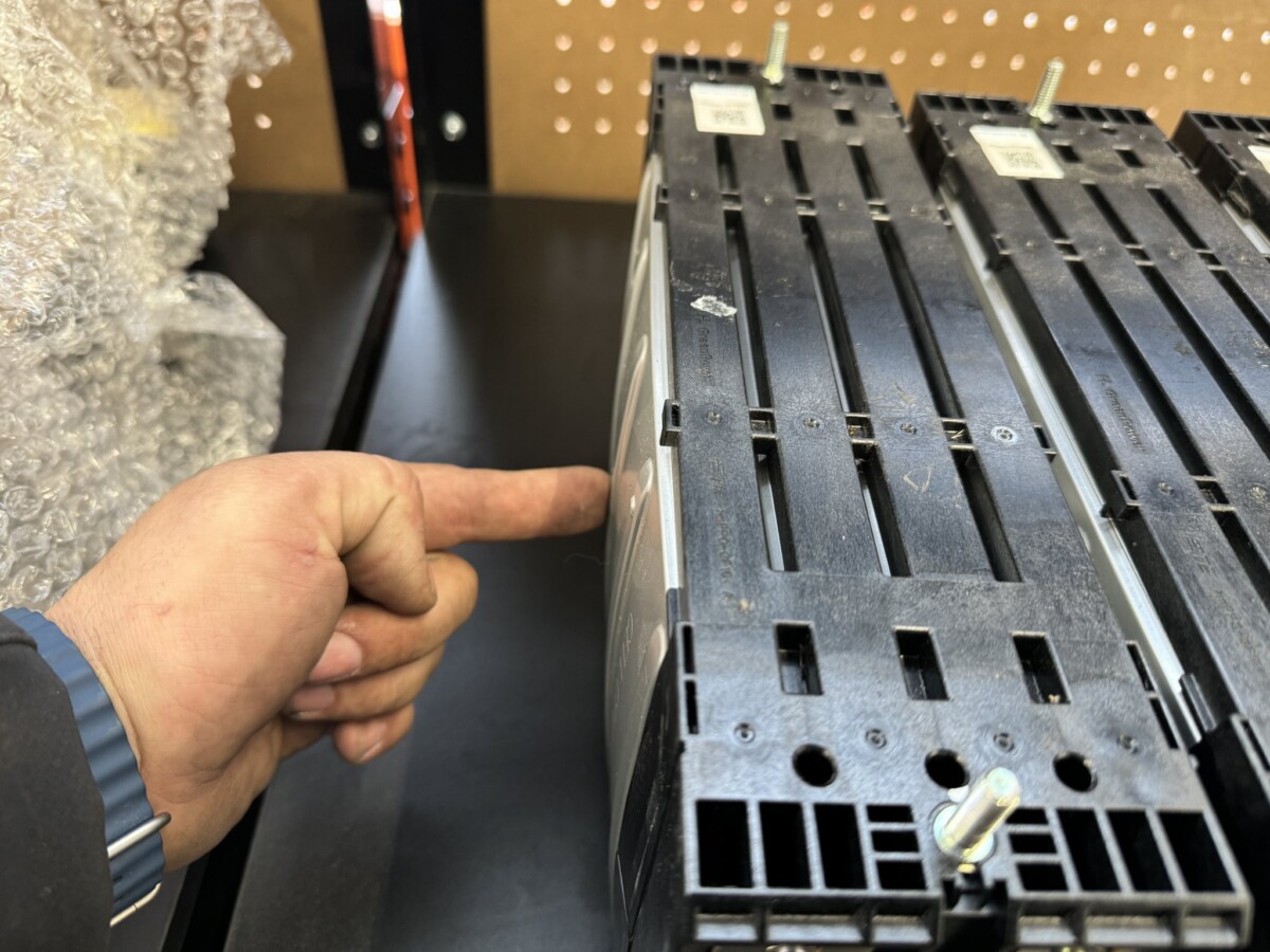 Une batterie gonflée et hors service d’une Kia Optima PHEV