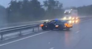 Une Alpine des forces de l’ordre détruite en pleine intervention sur l’autoroute Une Alpine des forces de l’ordre détruite