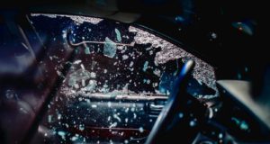 L’assurance prend une décision radicale : destruction d’une voiture neuve après un “coup de portière” destruction d'une voiture neuve après un coup de portière