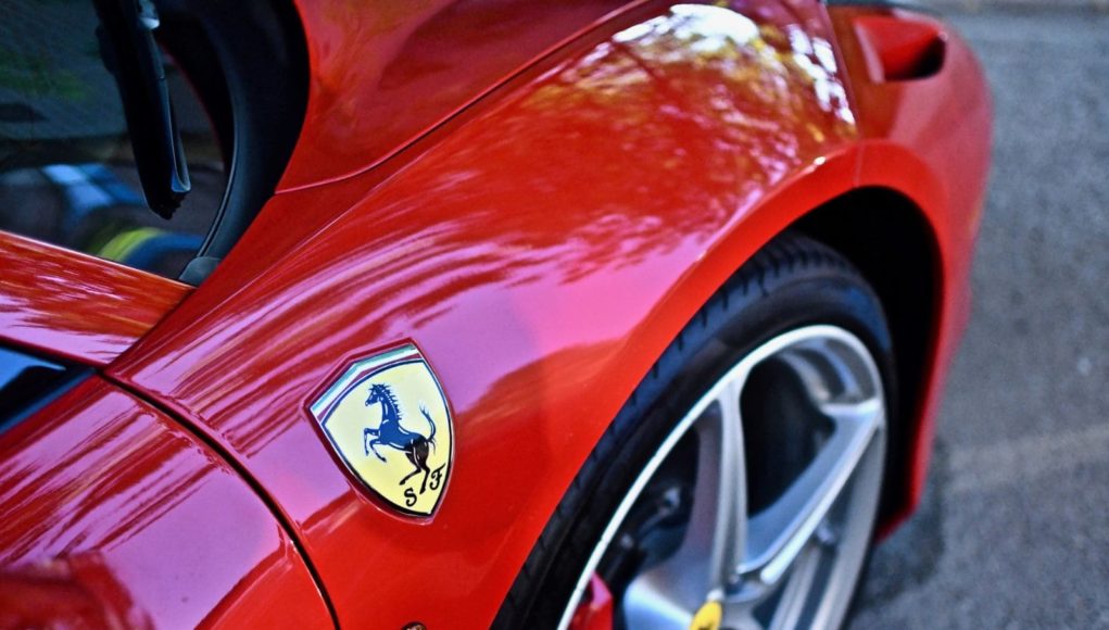 Ferrari inondées à Dubai à prix choc Ferrari inondées à Dubai à prix choc