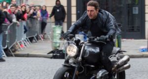 La moto choisie par Tom Cruise pour les JO : un bijou mécanique dévoilé La moto choisie par Tom Cruise pour les JO