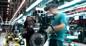 Pourquoi Toyota investit dans l’emploi en France, à contre-courant de l’industrie ? Toyota investit dans l’emploi en France
