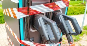 Voitures électriques : pourquoi un retour en arrière est envisagé Voitures électriques pourquoi un retour en arrière est envisagé