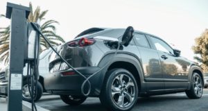 Combien prévoir pour recharger sa voiture électrique ? Recharger une voiture électrique