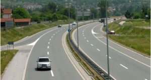 Une route révolutionnaire en Île-de-France : recharger les voitures en roulant