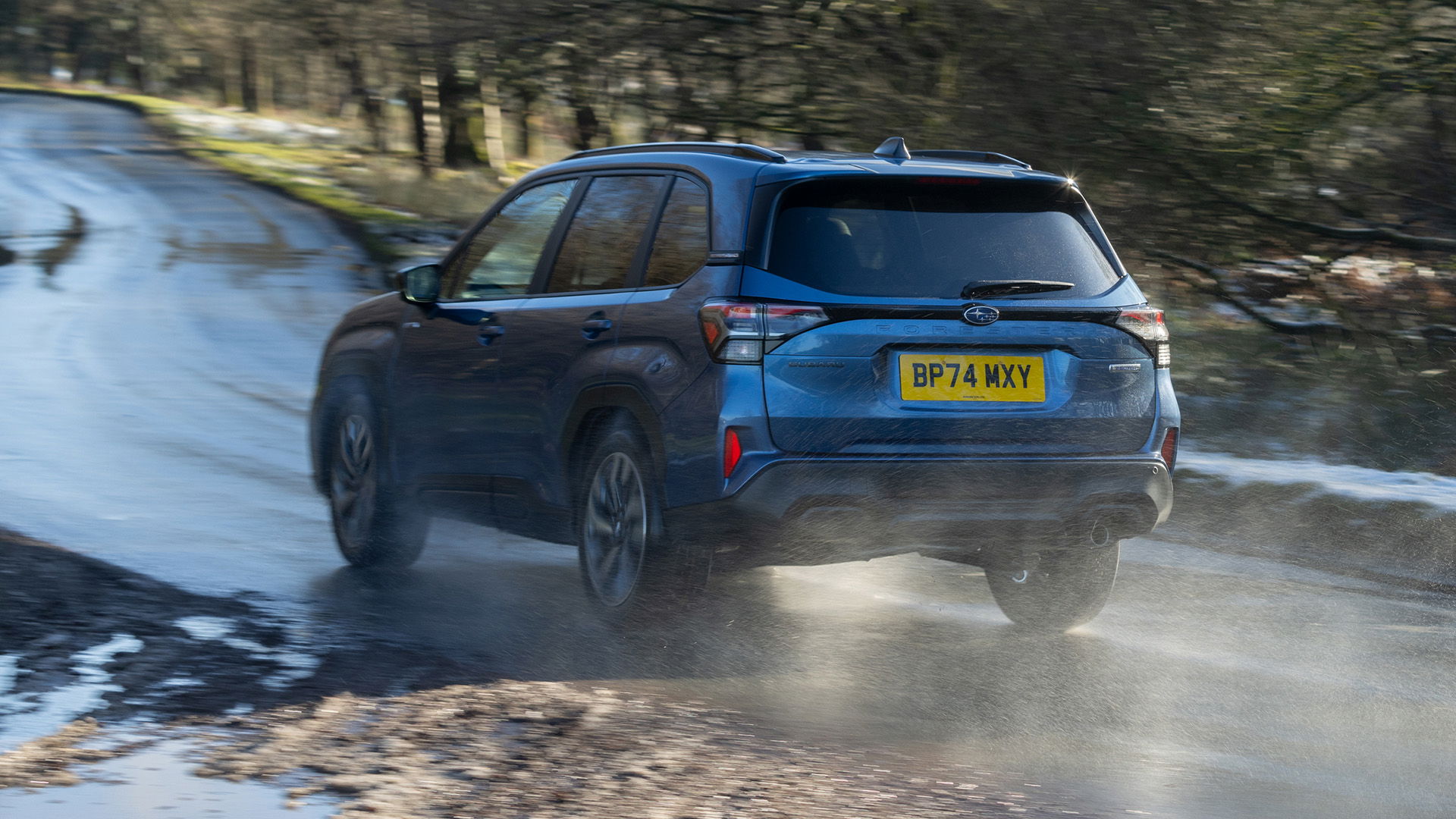 2025 Subaru Forester, arrière 3/4, conduite
