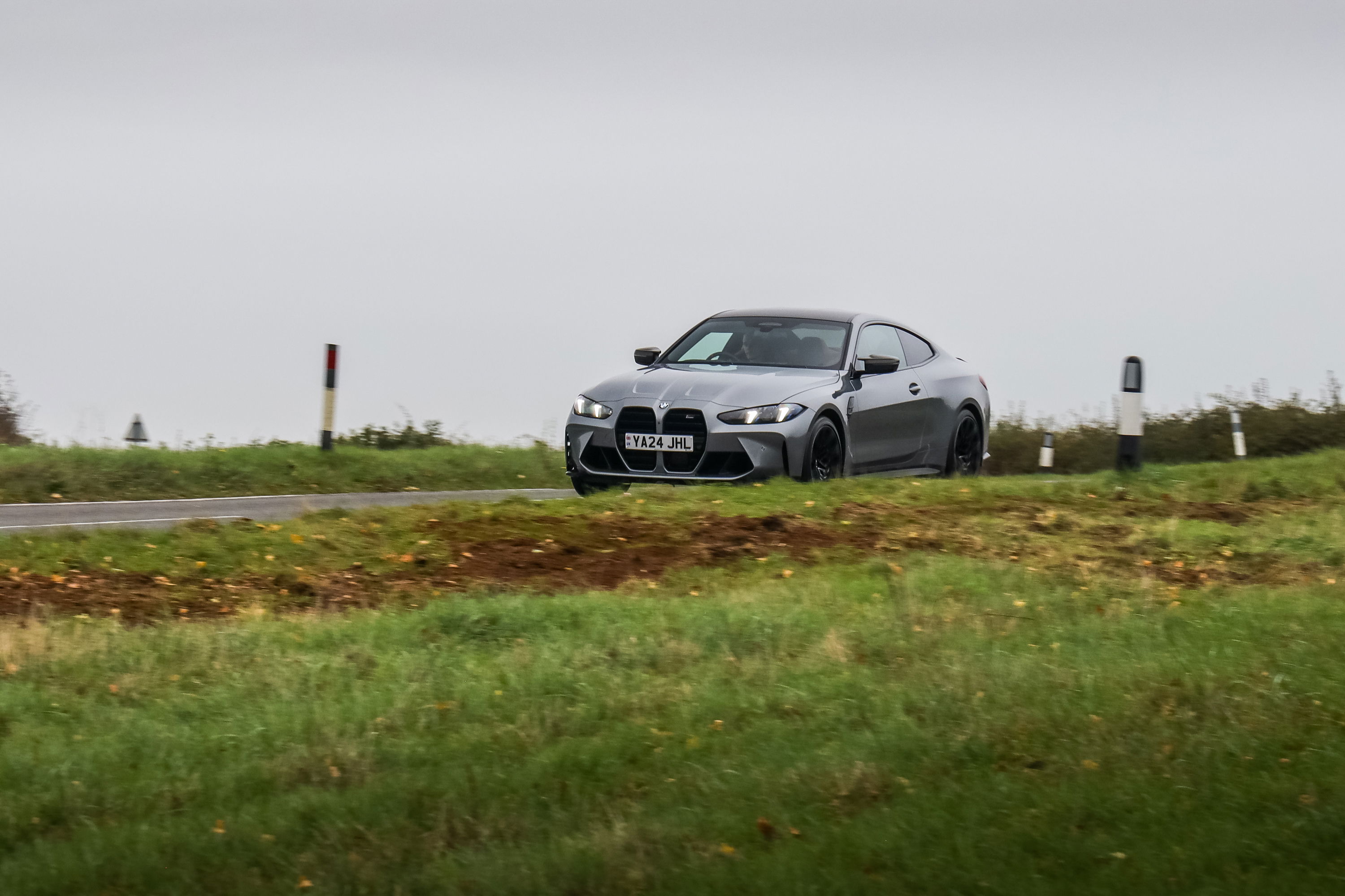 BMW M4 - avant, conduite