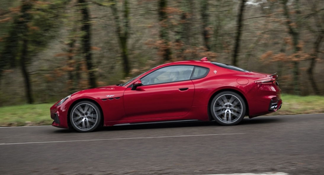 Maserati Granturismo Trofeo - côté, conduite