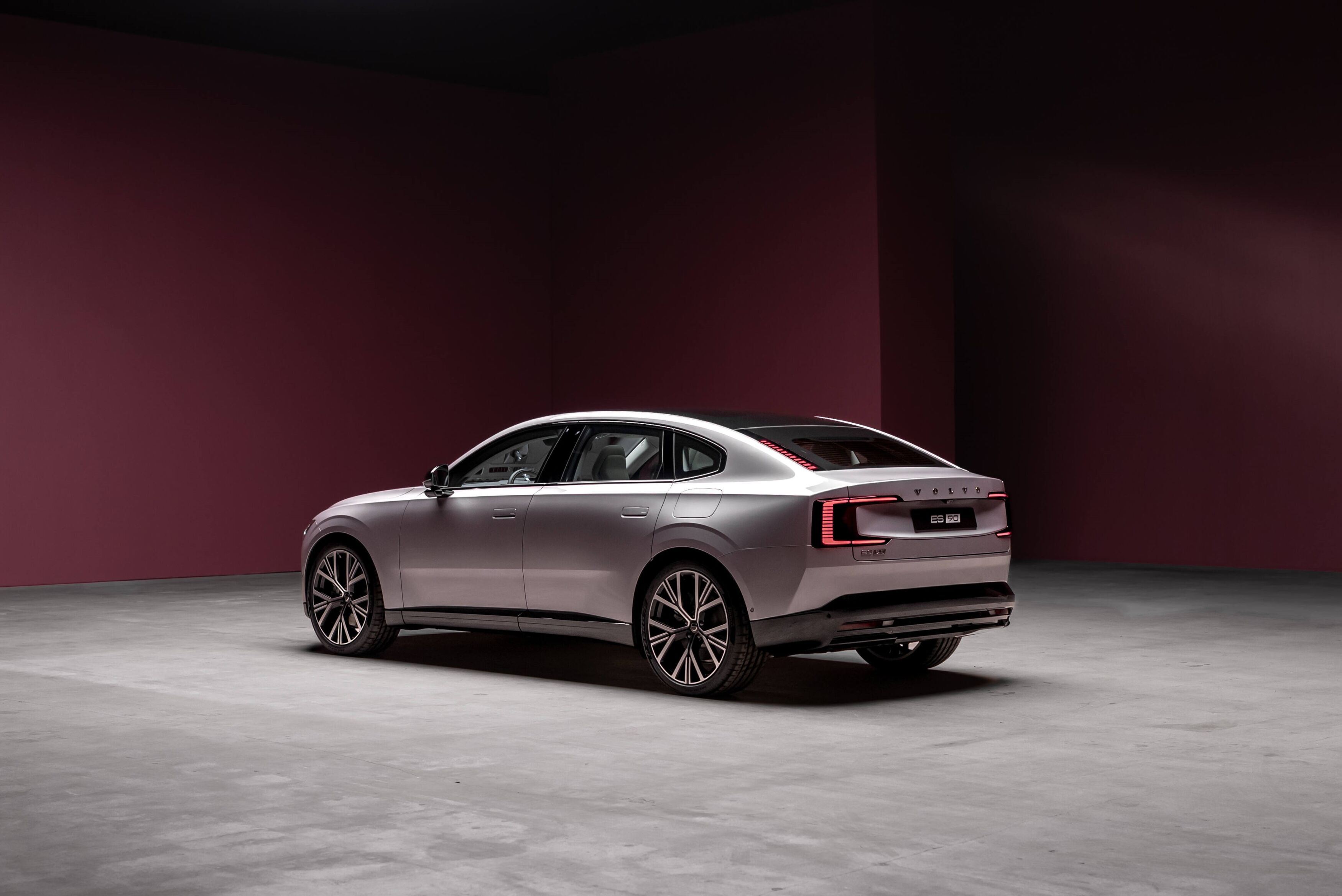 Volvo es90 - arrière