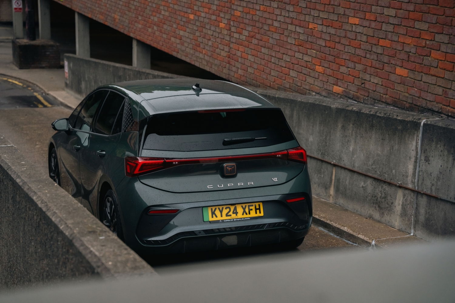 Cupra né VZ - arrière