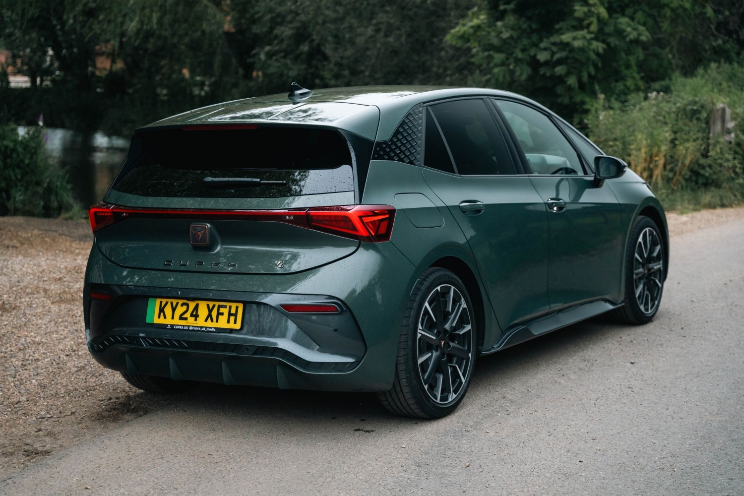 Cupra né VZ - arrière