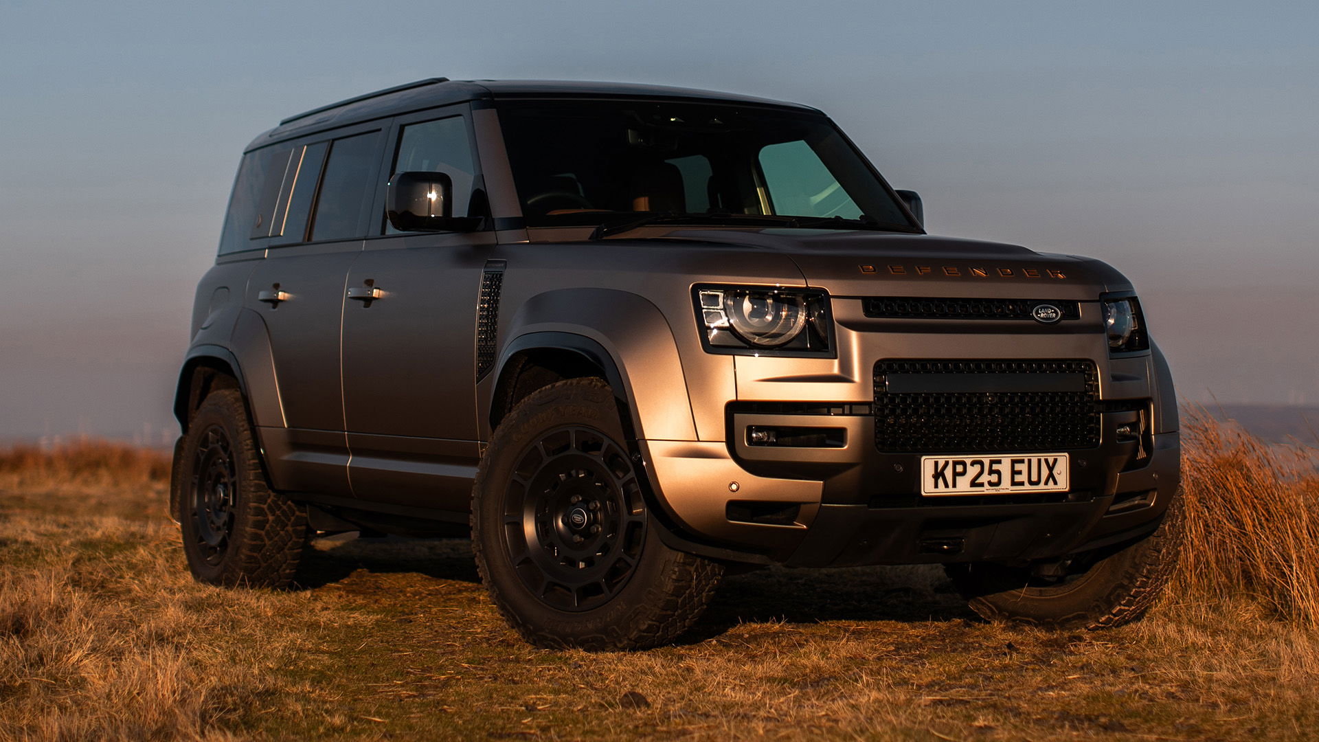 Défenseur de Land Rover Octa, avant