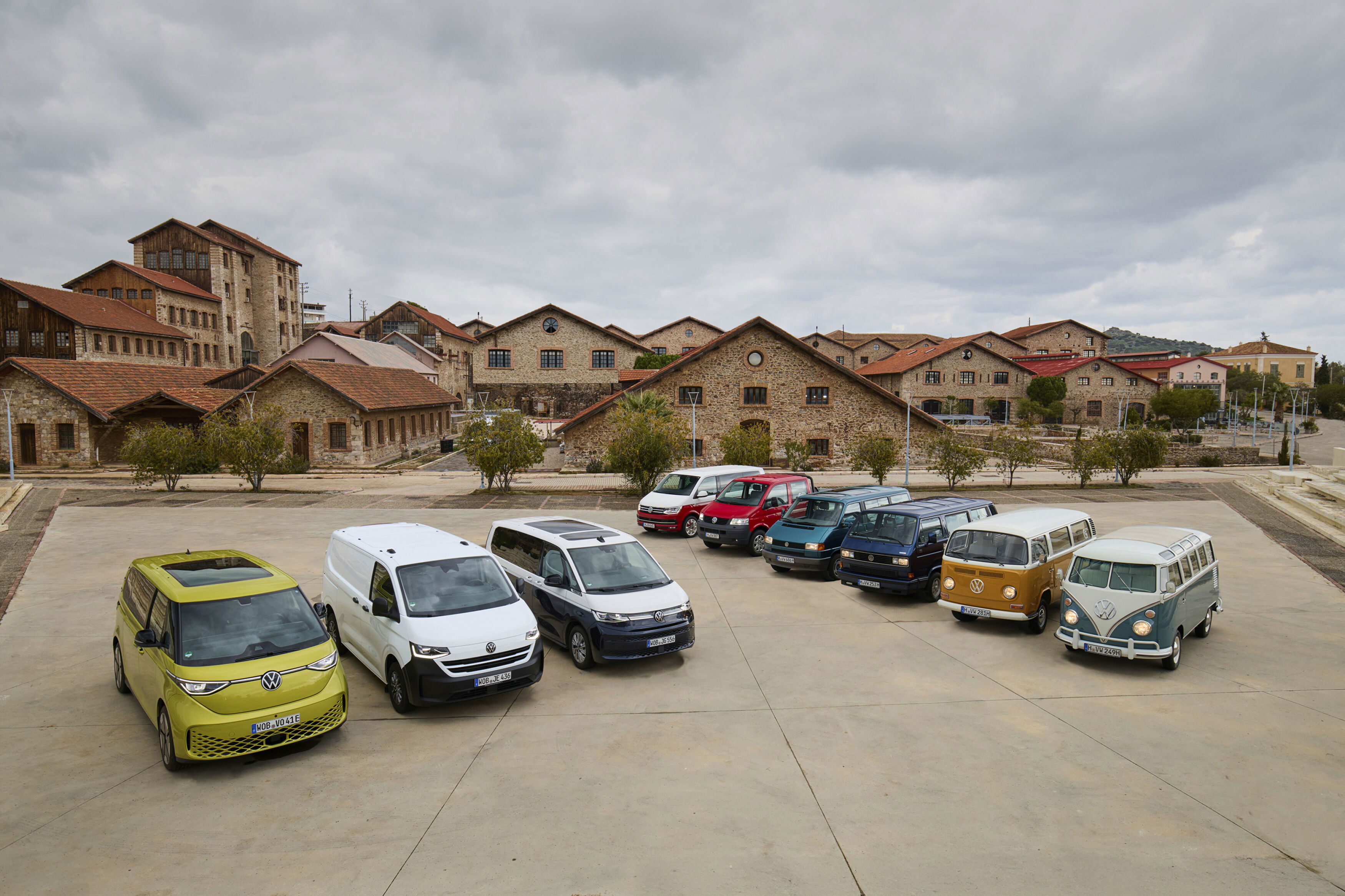 Chaque génération de transporteur VW, plus un buzz d'identification et de la Californie