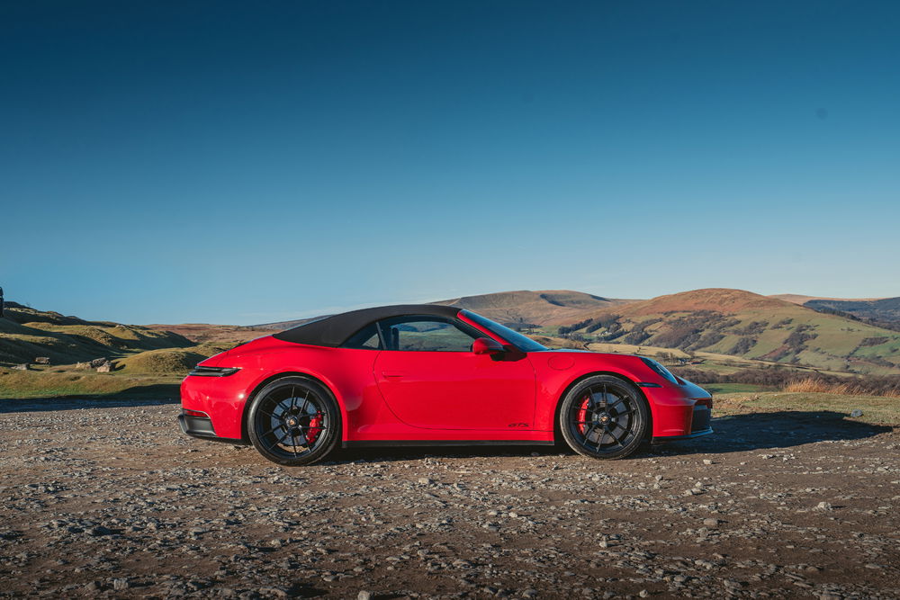 Porsche 911 Carrera 4 GTS Cabriolet - côté