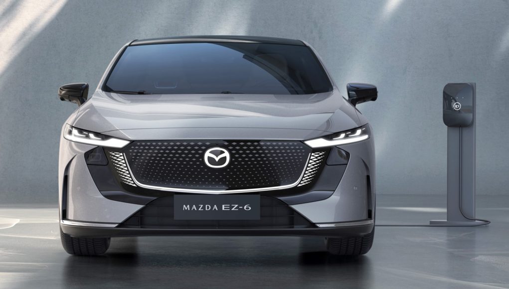 Mazda fait un pas en avant et est associé à Mazda fait un pas en avant et est associé à la plus grande entreprise de batterie pour les voitures électriques au monde