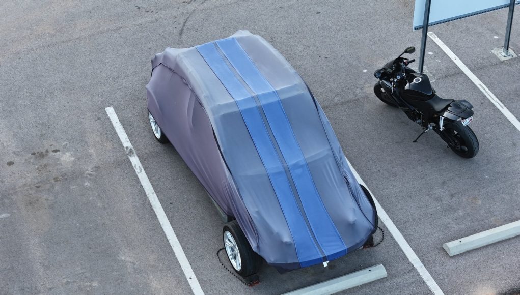Une découverte mystérieuse déclenche des rumeurs (encore) à l'arrivée de Une découverte mystérieuse déclenche des rumeurs (encore) à l'arrivée de Tesla Model 2