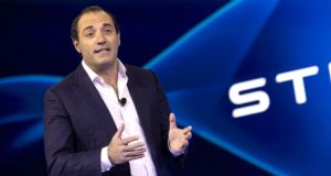 Il a pris 23 millions d'euros, mais il y a déjà un nouveau favori pour remplacer Carlos Tavares en tant que PDG de Stellantis Il a pris 23 millions d'euros, mais il y a déjà un nouveau favori pour remplacer Carlos Tavares en tant que PDG de Stellantis