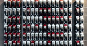Tesla perd beaucoup d'argent avec l'une de ses divisions malgré beaucoup de facturation pour son service Tesla perd beaucoup d'argent avec l'une de ses divisions malgré beaucoup de facturation pour son service