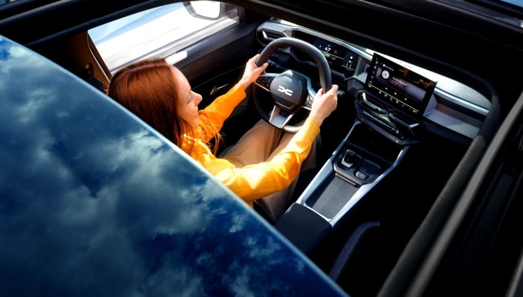 Il s'agit du SUV hybride le moins cher du segment Il s'agit du SUV hybride le moins cher du segment C, avec 700 litres de coffre, jusqu'à 155 ch de puissance et 4x4 version