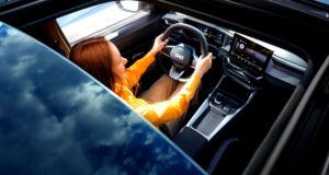 Il s'agit du SUV hybride le moins cher du segment C, avec 700 litres de coffre, jusqu'à 155 ch de puissance et 4×4 version Il s'agit du SUV hybride le moins cher du segment C, avec 700 litres de coffre, jusqu'à 155 ch de puissance et 4x4 version
