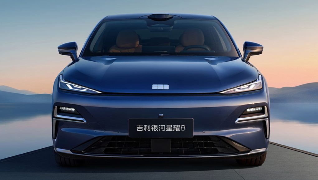 Cette voiture hybride de 5 mètres de long offre 1 Cette voiture hybride de 5 mètres de long offre 1 600 kilomètres d'autonomie à un prix inférieur à 20 000 euros