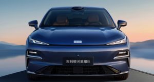 Cette voiture hybride de 5 mètres de long offre 1 600 kilomètres d'autonomie à un prix inférieur à 20 000 euros Cette voiture hybride de 5 mètres de long offre 1 600 kilomètres d'autonomie à un prix inférieur à 20 000 euros
