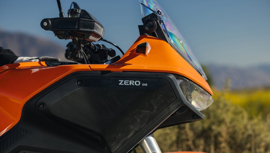 Cette moto est un sentier d'asphalte pour la carte A1, Cette moto est un sentier d'asphalte pour la carte A1, mais avec 60 cv réel, il dépasse «le 125» d'essence
