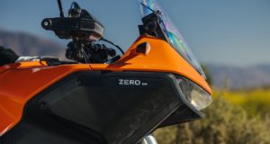 Cette moto est un sentier d'asphalte pour la carte A1, mais avec 60 cv réel, il dépasse «le 125» d'essence Cette moto est un sentier d'asphalte pour la carte A1, mais avec 60 cv réel, il dépasse «le 125» d'essence
