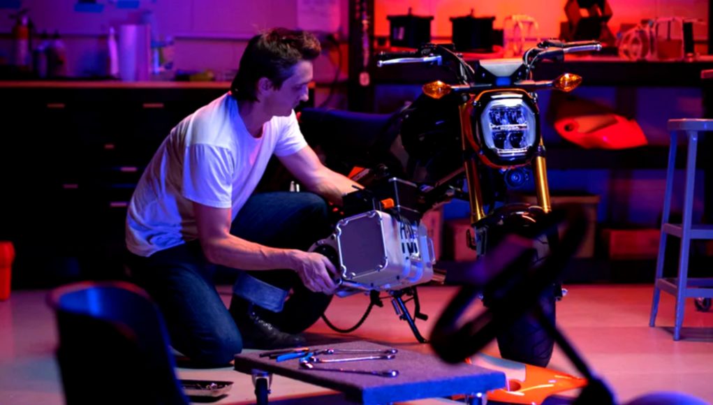 Une moto d'essence peut-elle être transformée en électrique? Oui, merci Une moto d'essence peut-elle être transformée en électrique? Oui, merci à ces entrepreneurs américains
