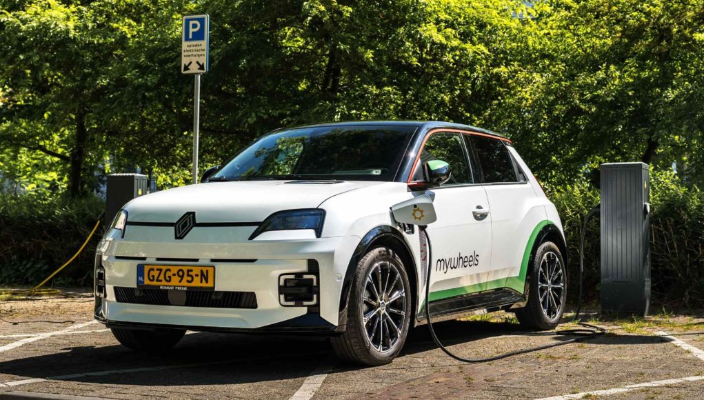 Voitures électriques et partagées qui fournissent de l'énergie au réseau: Voitures électriques et partagées qui fournissent de l'énergie au réseau: c'est la première ville européenne qui y parvient