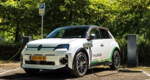 Voitures électriques et partagées qui fournissent de l'énergie au réseau: c'est la première ville européenne qui y parvient Voitures électriques et partagées qui fournissent de l'énergie au réseau: c'est la première ville européenne qui y parvient