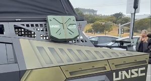 Achetez un Tesla cybertruck et transforme-le en un «réservoir indestructible»: "C'est une vraie folie" Tesla Cybertruck