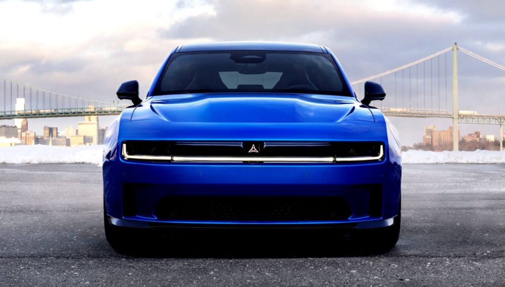 Ils dénoncent que leur voiture électrique accélère seule et que Ils dénoncent que leur voiture électrique accélère seule et que la marque confond tout le monde en disant que c'est une fonction de sécurité secrète