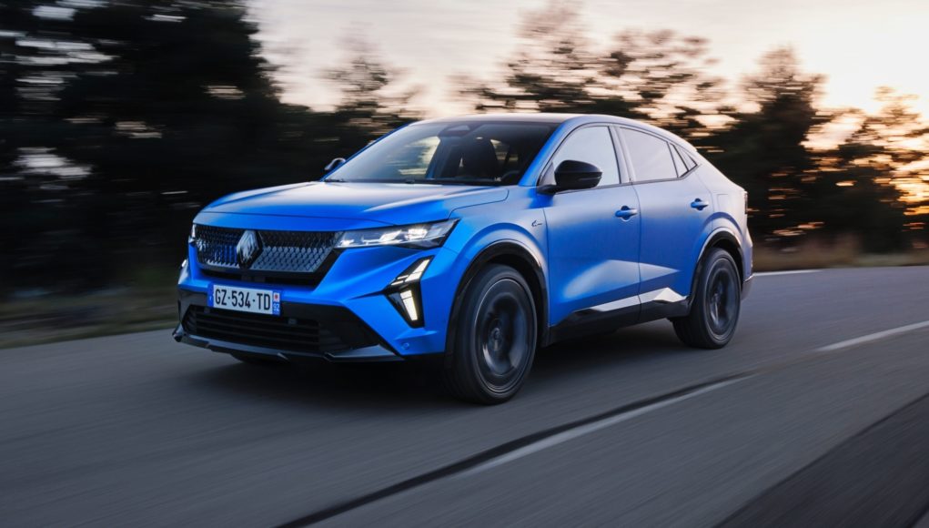 Il a une esthétique très particulière et est la voiture Il a une esthétique très particulière et est la voiture la plus puissante de la marque grâce à un système hybride de fiche haute performance