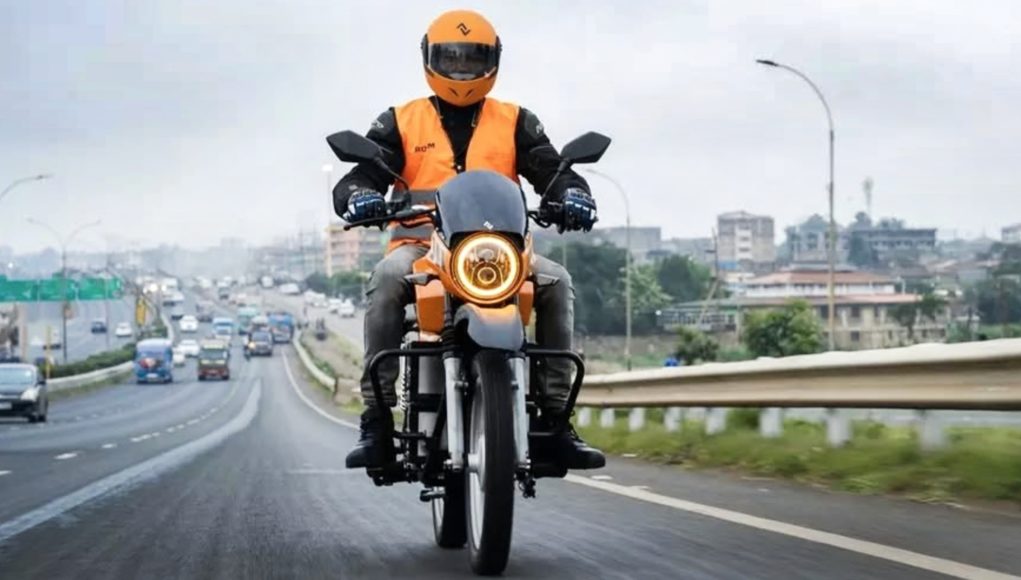 Développé en Afrique, cette moto électrique parcourt 6 000 km Développé en Afrique, cette moto électrique parcourt 6 000 km en 17 jours grâce à l'énergie solaire