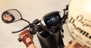 Cette moto électrique espagnole a l'âme de Vespa, mais elle est aussi bon marché qu'un vélo électrique Cette moto électrique espagnole a l'âme de Vespa, mais elle est aussi bon marché qu'un vélo électrique