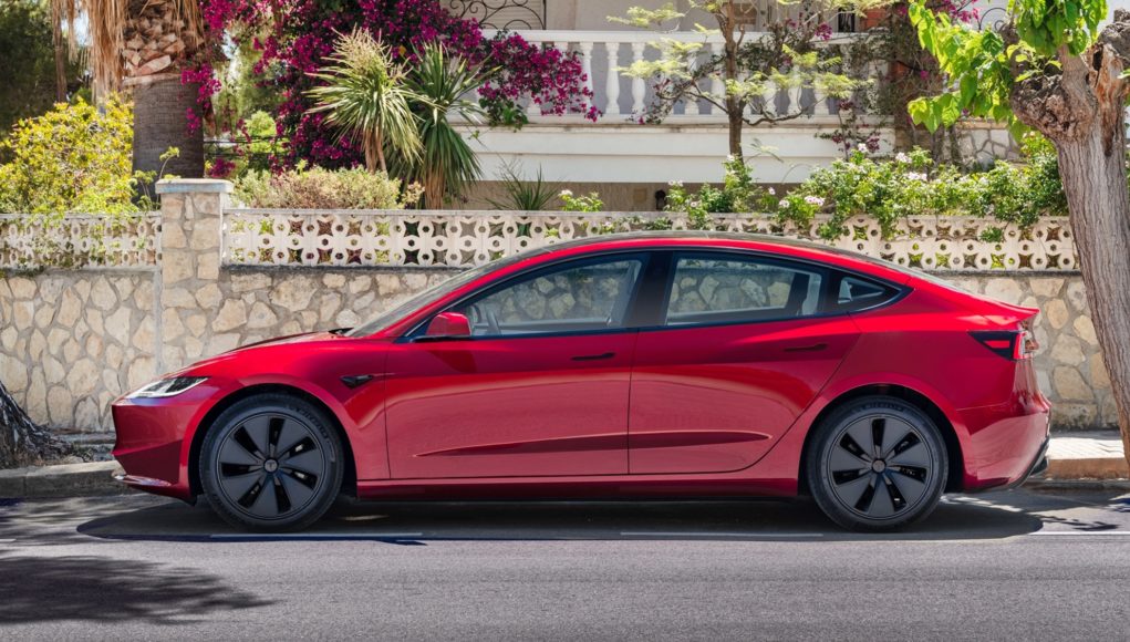 Le `` King of Electric Cars '' en Espagne profite Le `` King of Electric Cars '' en Espagne profite bien au cours d'un mois authentique du dossier de vente