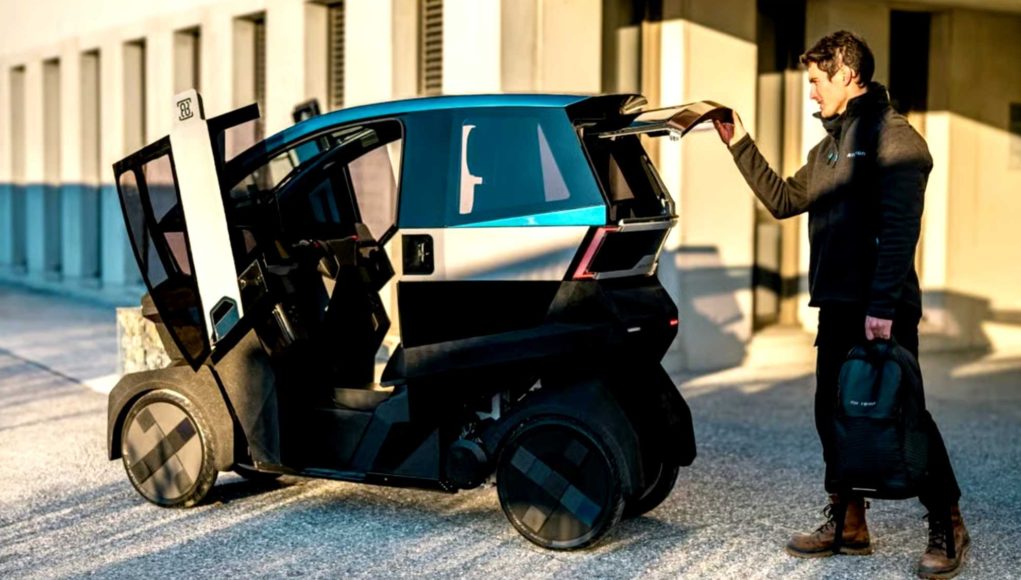 Difficile à définir et très amusant: il ressemble à un Difficile à définir et très amusant: il ressemble à un Renault Twizy, mais il se comporte plus comme une moto électrique que comme une voiture