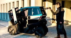 Difficile à définir et très amusant: il ressemble à un Renault Twizy, mais il se comporte plus comme une moto électrique que comme une voiture Difficile à définir et très amusant: il ressemble à un Renault Twizy, mais il se comporte plus comme une moto électrique que comme une voiture