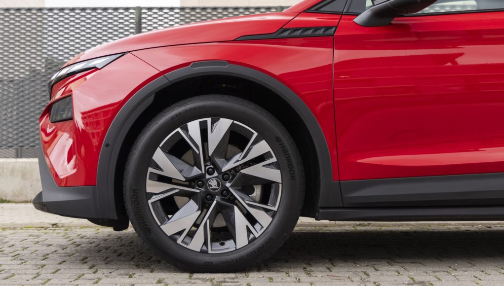 Vous ne savez pas, mais Skoda balaie l'Europe, et l'un Vous ne savez pas, mais Skoda balaie l'Europe, et l'un de ses coûts électriques de 21 650 € en Espagne