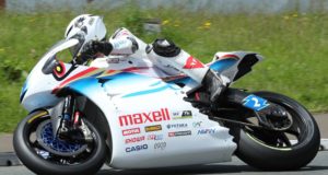 Presque personne ne s'en souvient, mais pendant 10 ans, les motos électriques ont participé à la race la plus dangereuse du monde, et Honda a mené Presque personne ne s'en souvient, mais pendant 10 ans, les motos électriques ont participé à la race la plus dangereuse du monde, et Honda a mené