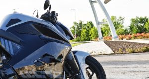 Cette moto a déjà un prix et une date de sortie en Espagne, approuvé comme «125» mais avec une puissance allant jusqu'à 40 ch Cette moto a déjà un prix et une date de sortie en Espagne, approuvé comme «125» mais avec une puissance allant jusqu'à 40 ch