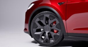 Tesla 'est chargé de deux de ses quatre voitures en Europe sans donner des explications et tout le monde se demande pourquoi Tesla 'est chargé de deux de ses quatre voitures en Europe sans donner des explications et tout le monde se demande pourquoi